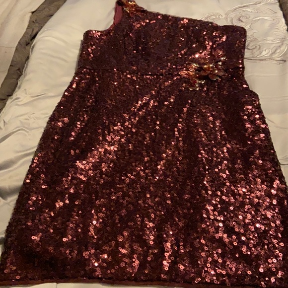 Aidan Mattox Dresses & Skirts - Very dressy sequins one shoulder evening dress